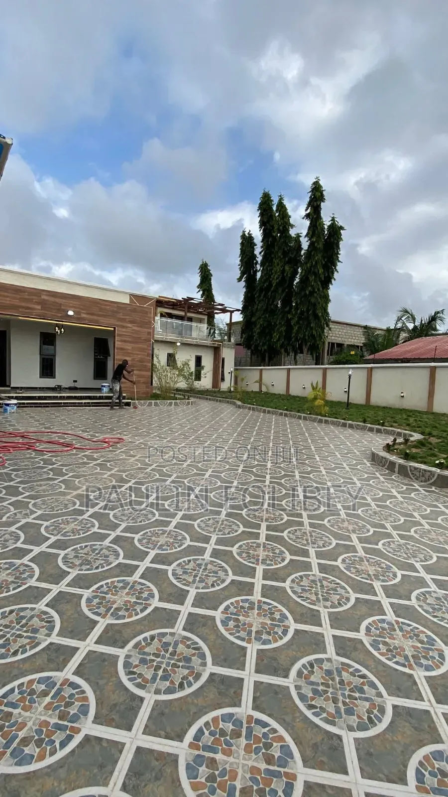 6bdrm House in Dg Properties, Kasoa for sale