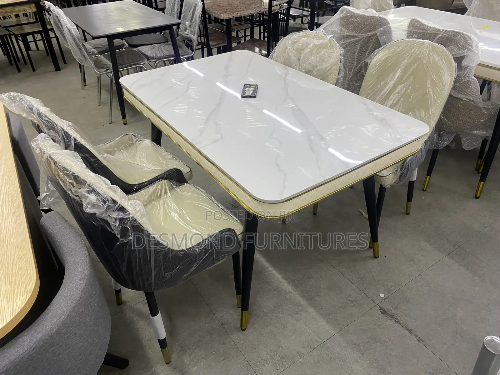 Mabel Dining Table