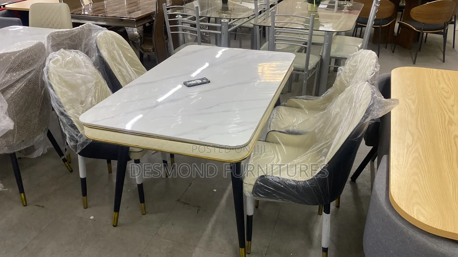 Mabel Dining Table