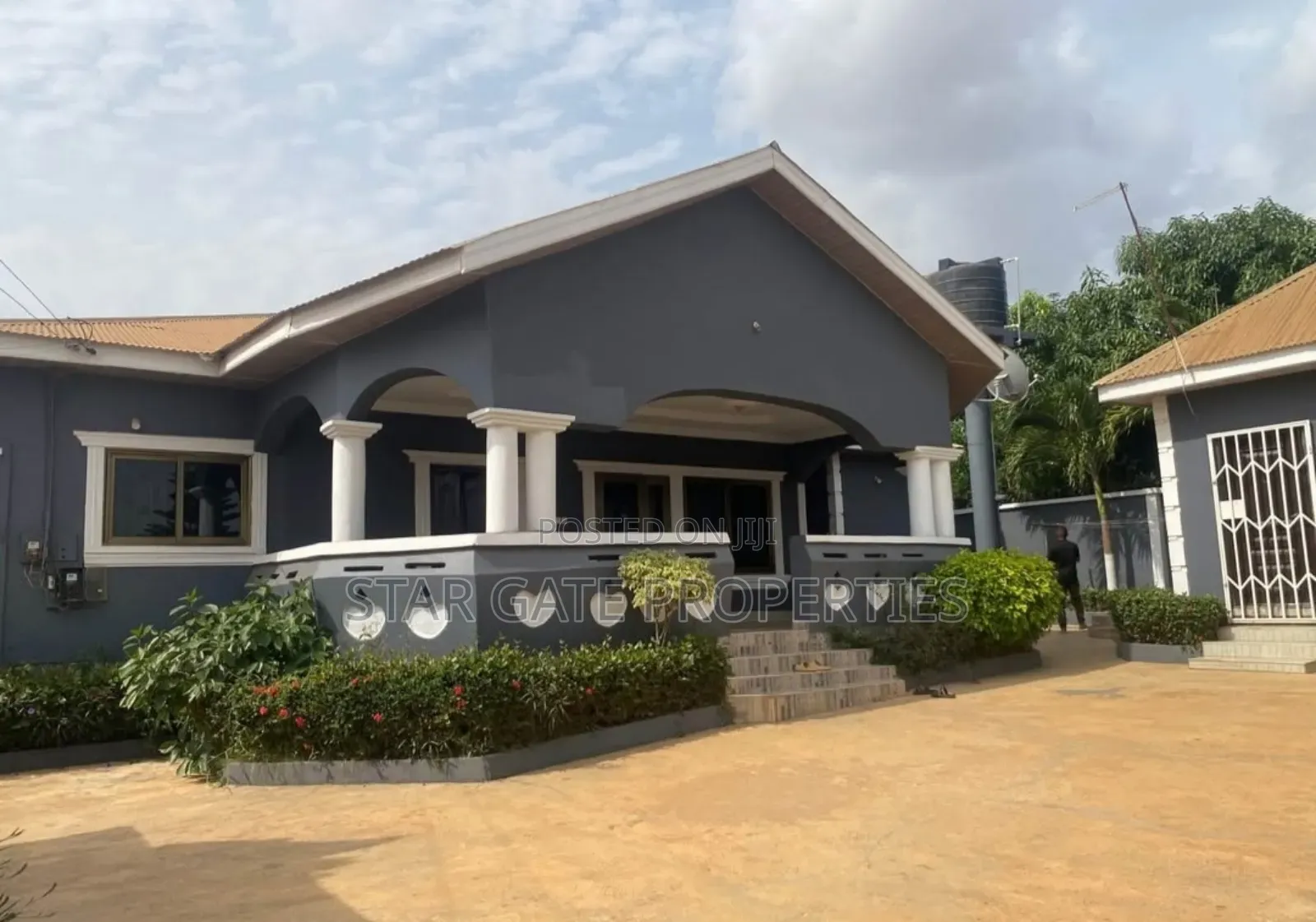 8bdrm House in Atonsu Feyiase, Kumasi Metropolitan for sale
