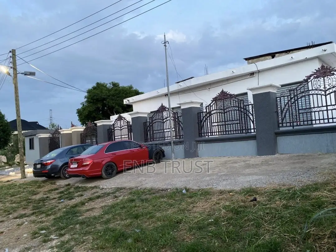21 Bedrooms Hostel for Sale at Knust Kumasi