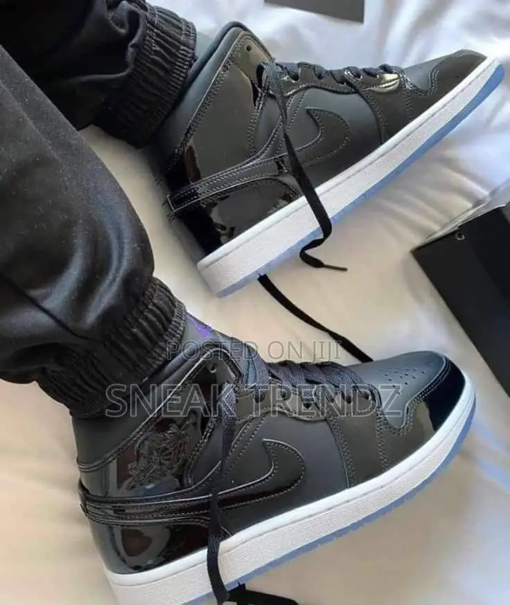 Air Jordan R1 Black Mirror N White