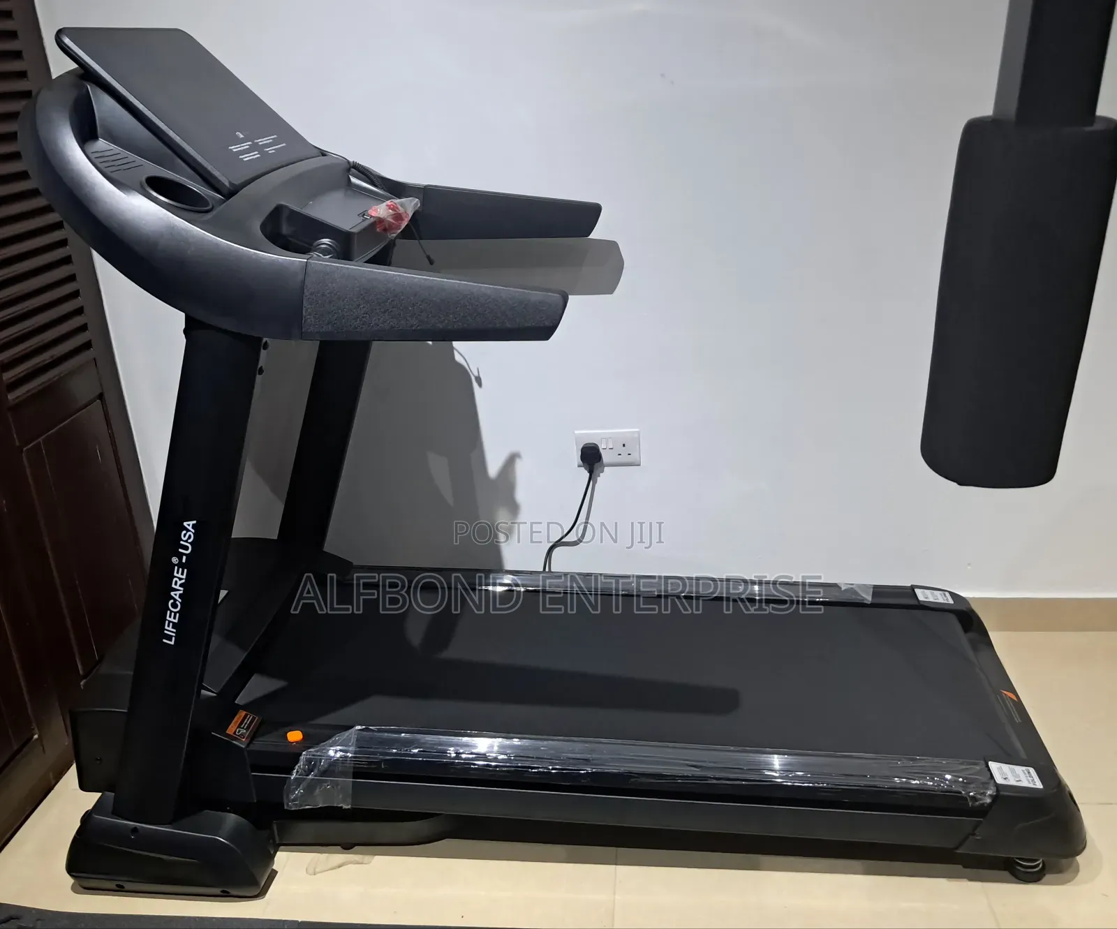 Ciapo Q6 150kg Robust Treadmill With Massager. 150kg