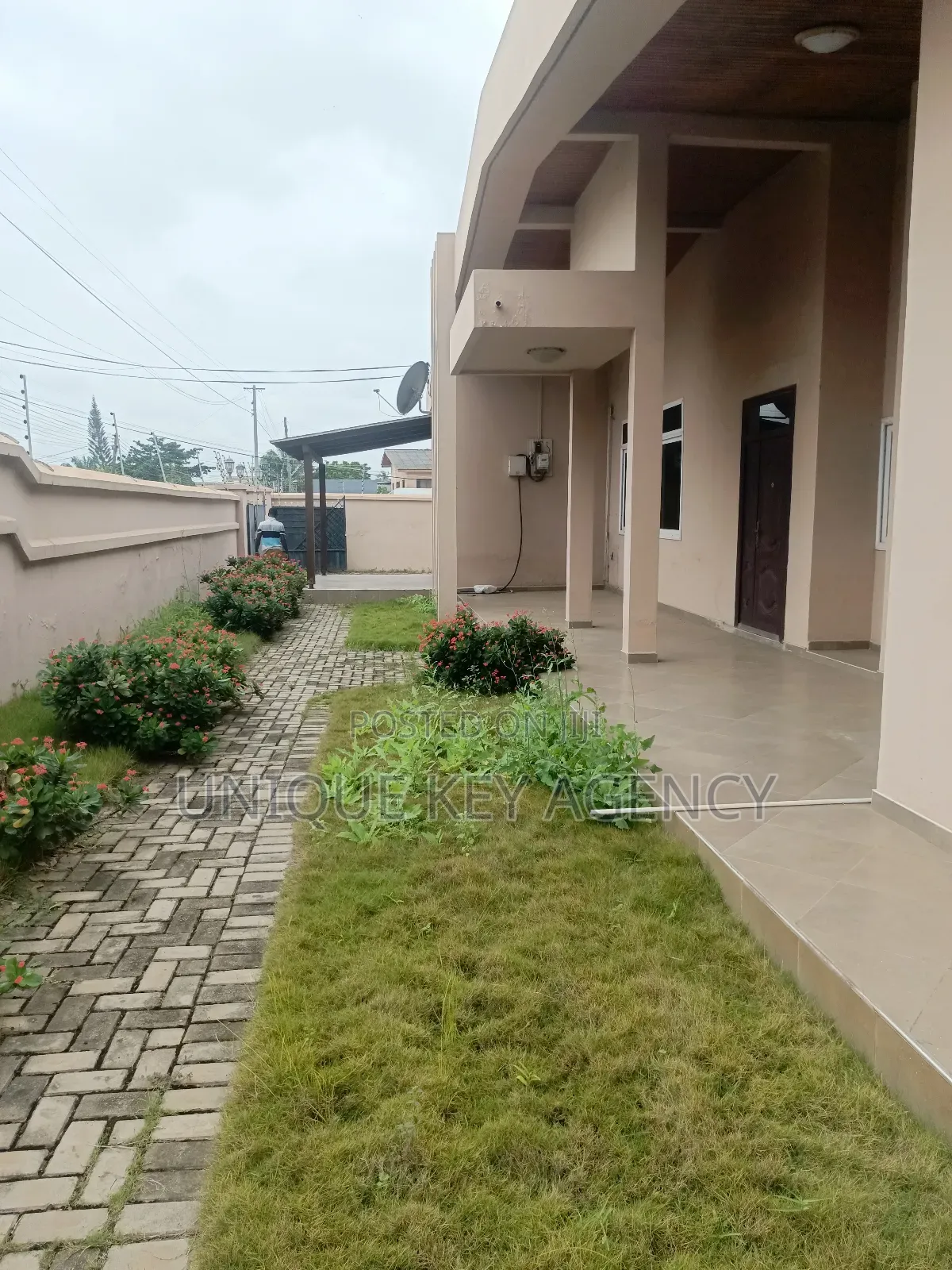 5bdrm House in Unique Key Agency, Dzorwulu for rent