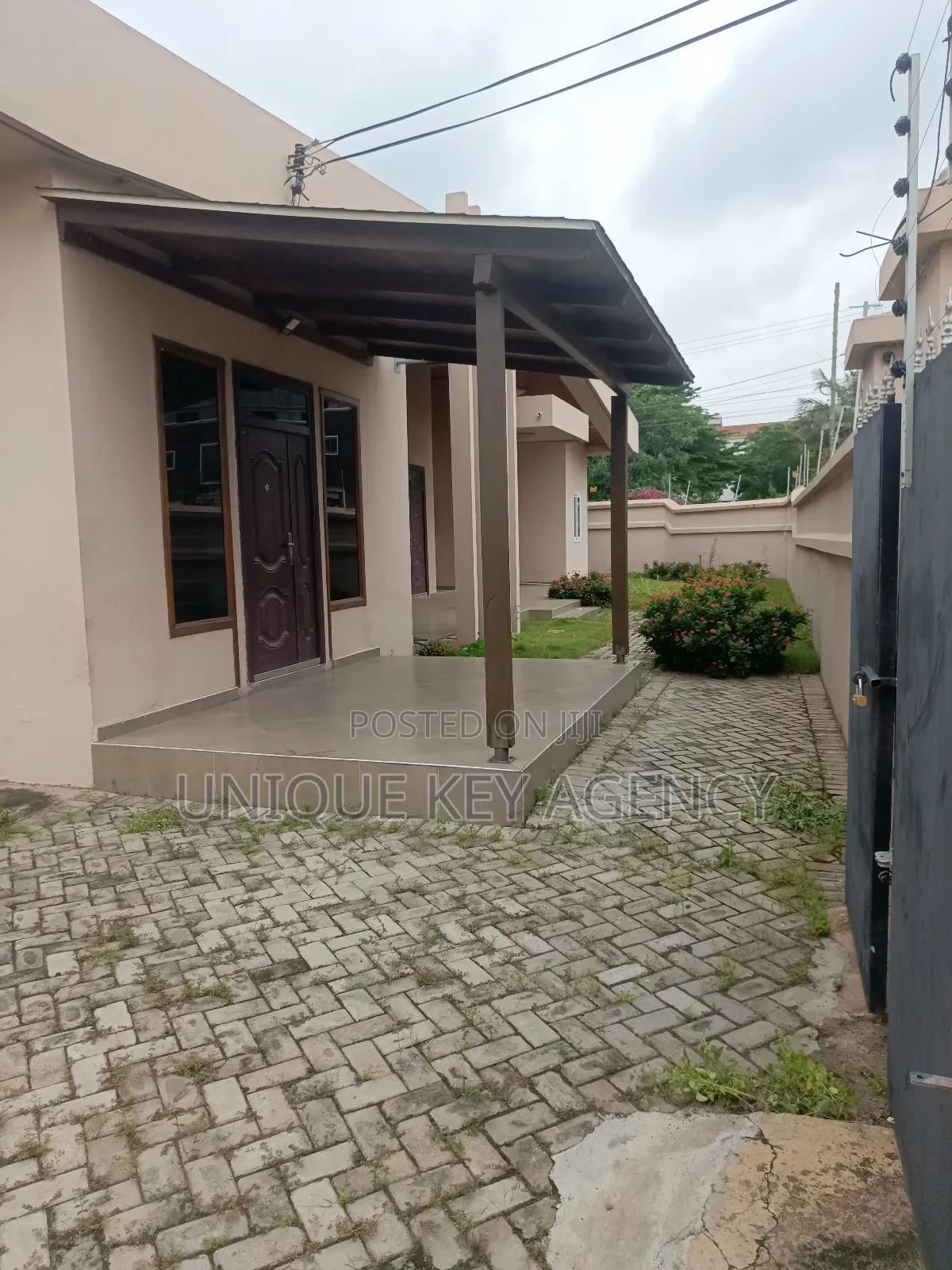5bdrm House in Unique Key Agency, Dzorwulu for rent
