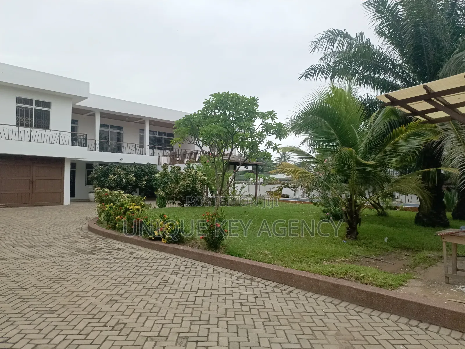 6bdrm House in Unique Key Agency, Dzorwulu for rent