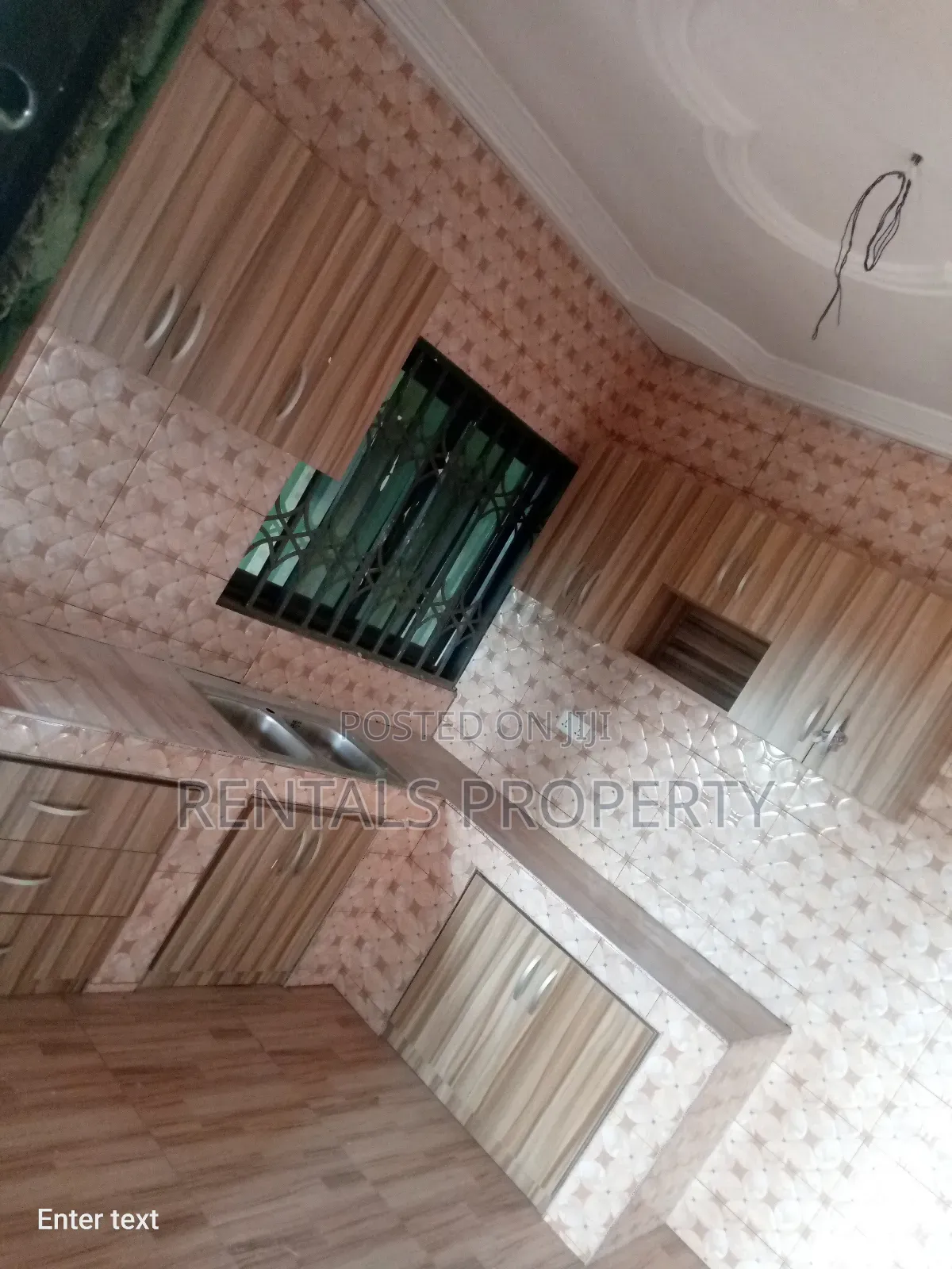 3bdrm Block of Flats in Six Month Three, Frafraha for rent