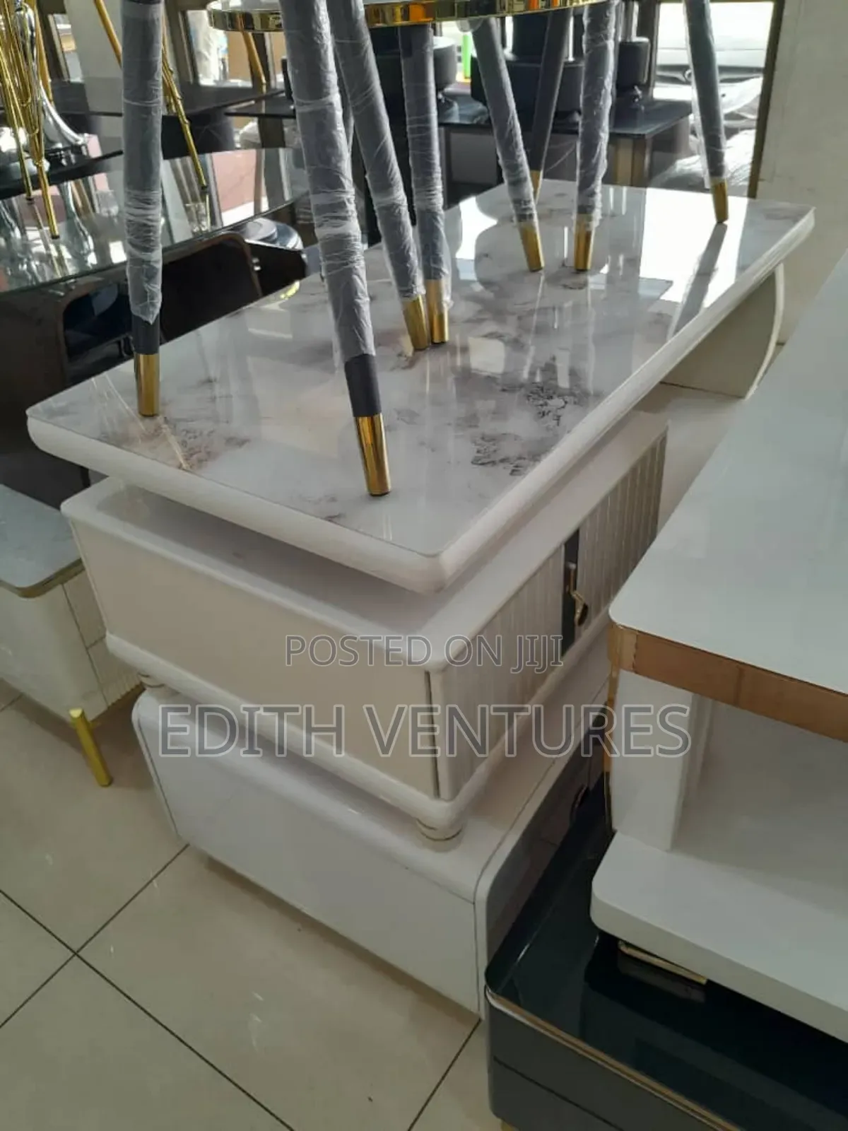 Royal Centre Table