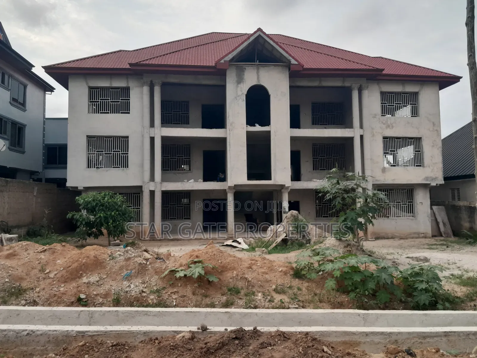 12bdrm House in Asokore Mampong, Kumasi Metropolitan for sale