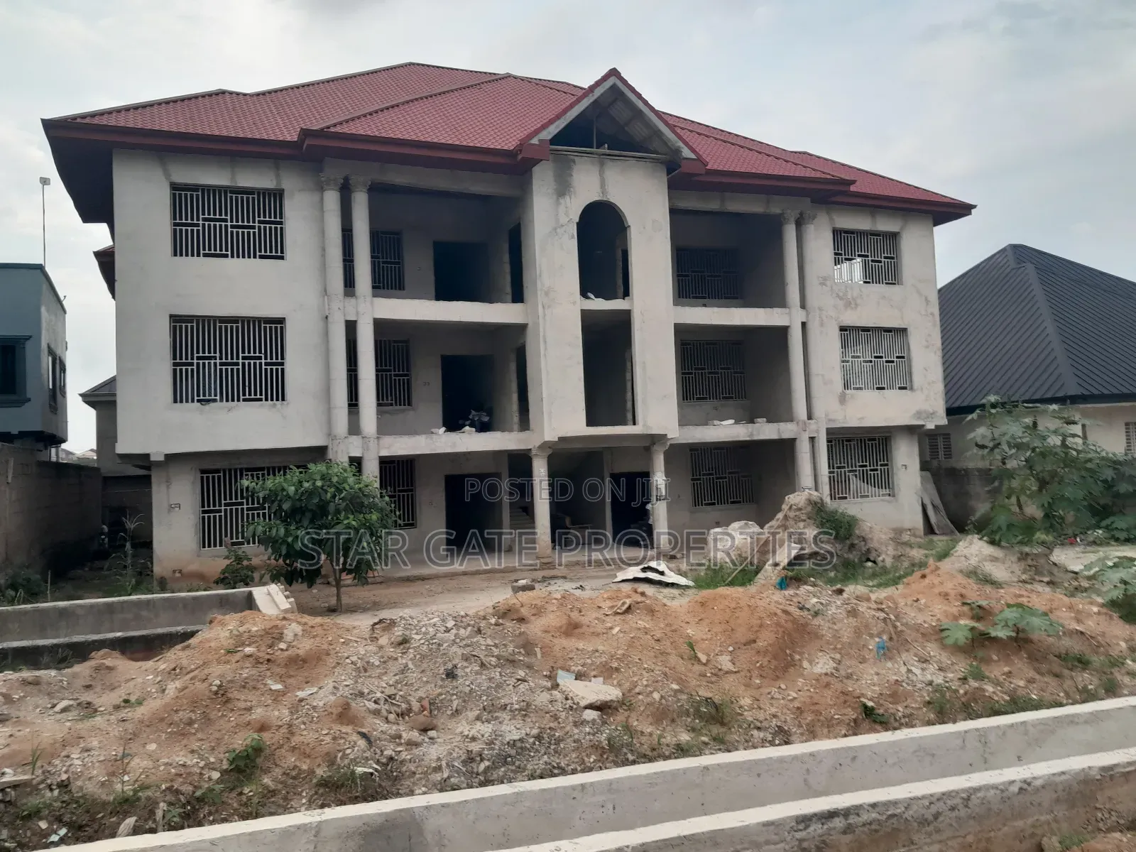 12bdrm House in Asokore Mampong, Kumasi Metropolitan for sale