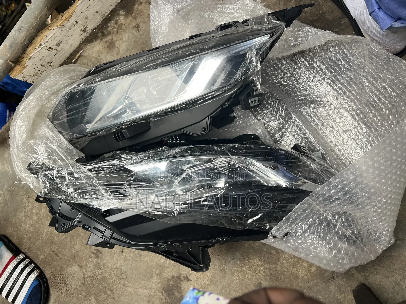 L200 2020 Headlight Pair