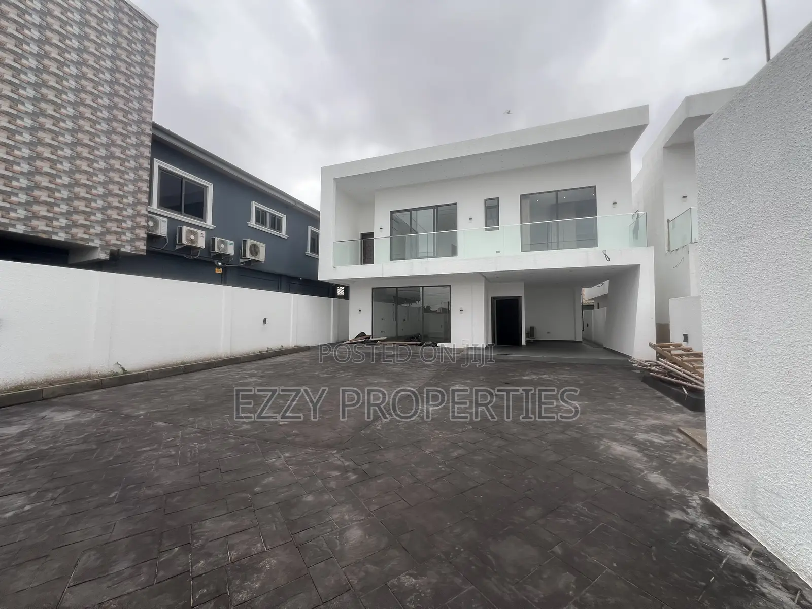 3bdrm House in 100, East Legon for sale
