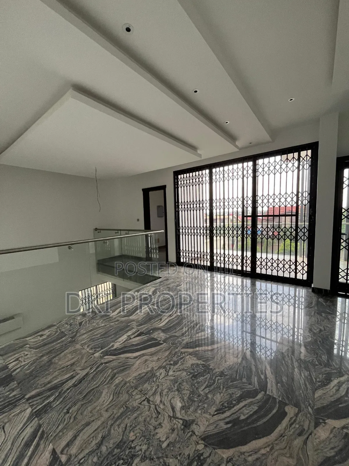 4bdrm Penthouse in Dki Properties, East Legon for rent