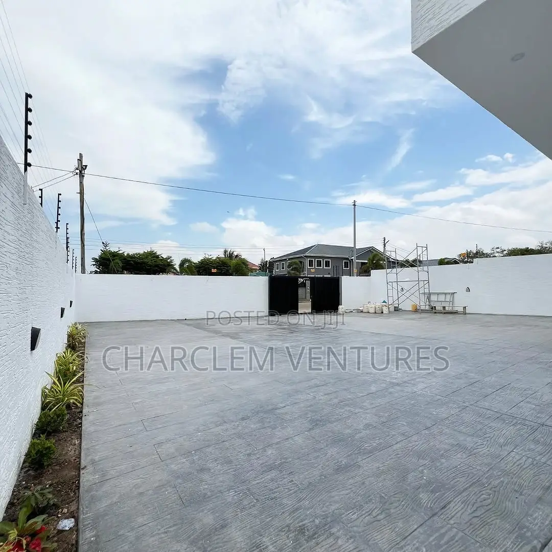 4bdrm House in Charclem Ventures, Sakumono for sale