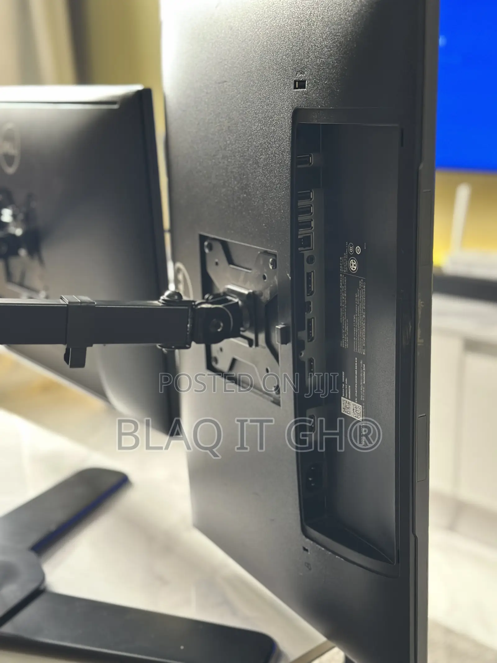 Dual 25 Inches 1440p QHD Resolution Dell Monitor