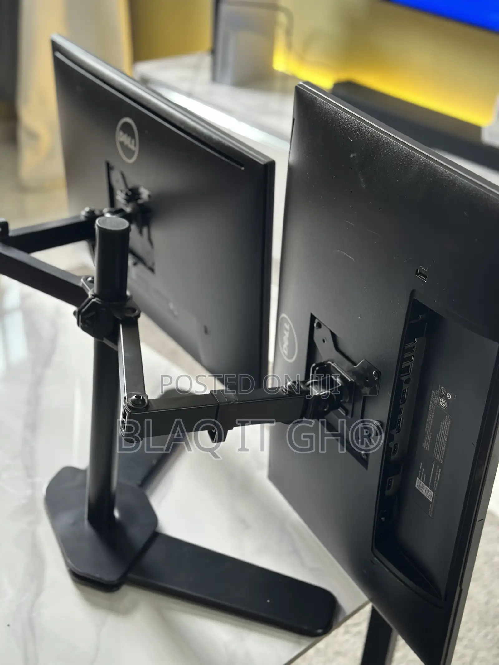 Dual 25 Inches 1440p QHD Resolution Dell Monitor