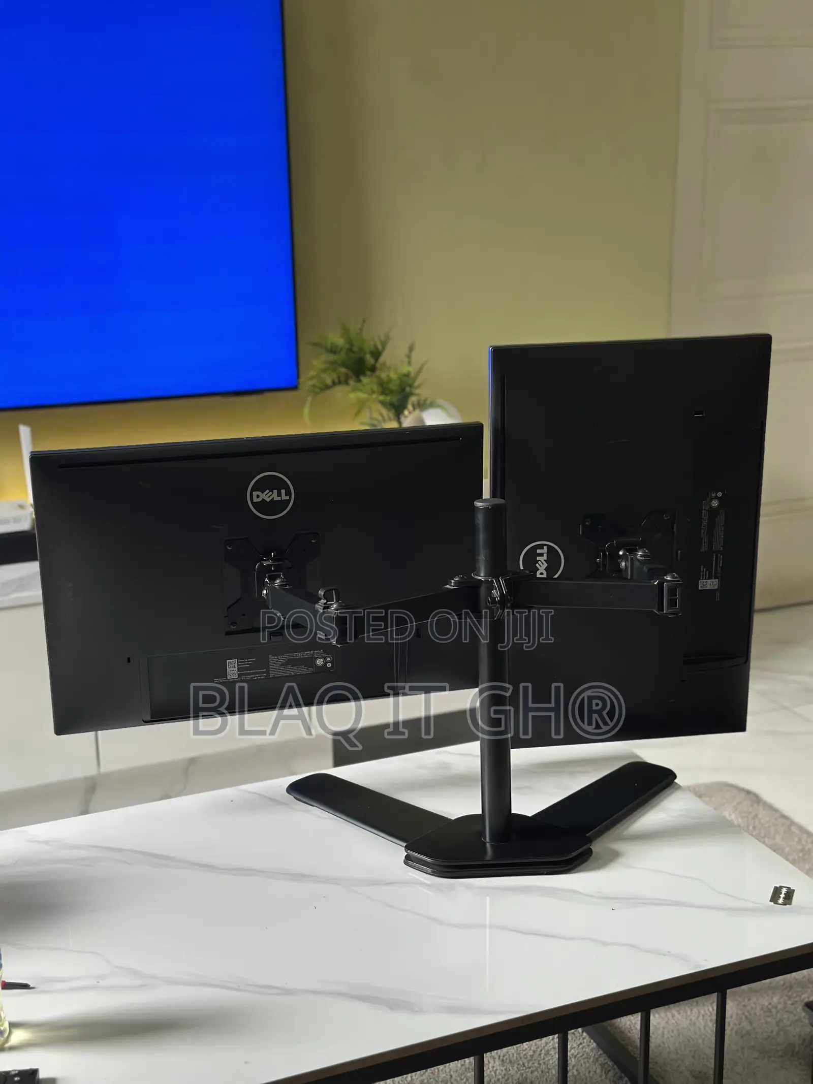 Dual 25 Inches 1440p QHD Resolution Dell Monitor