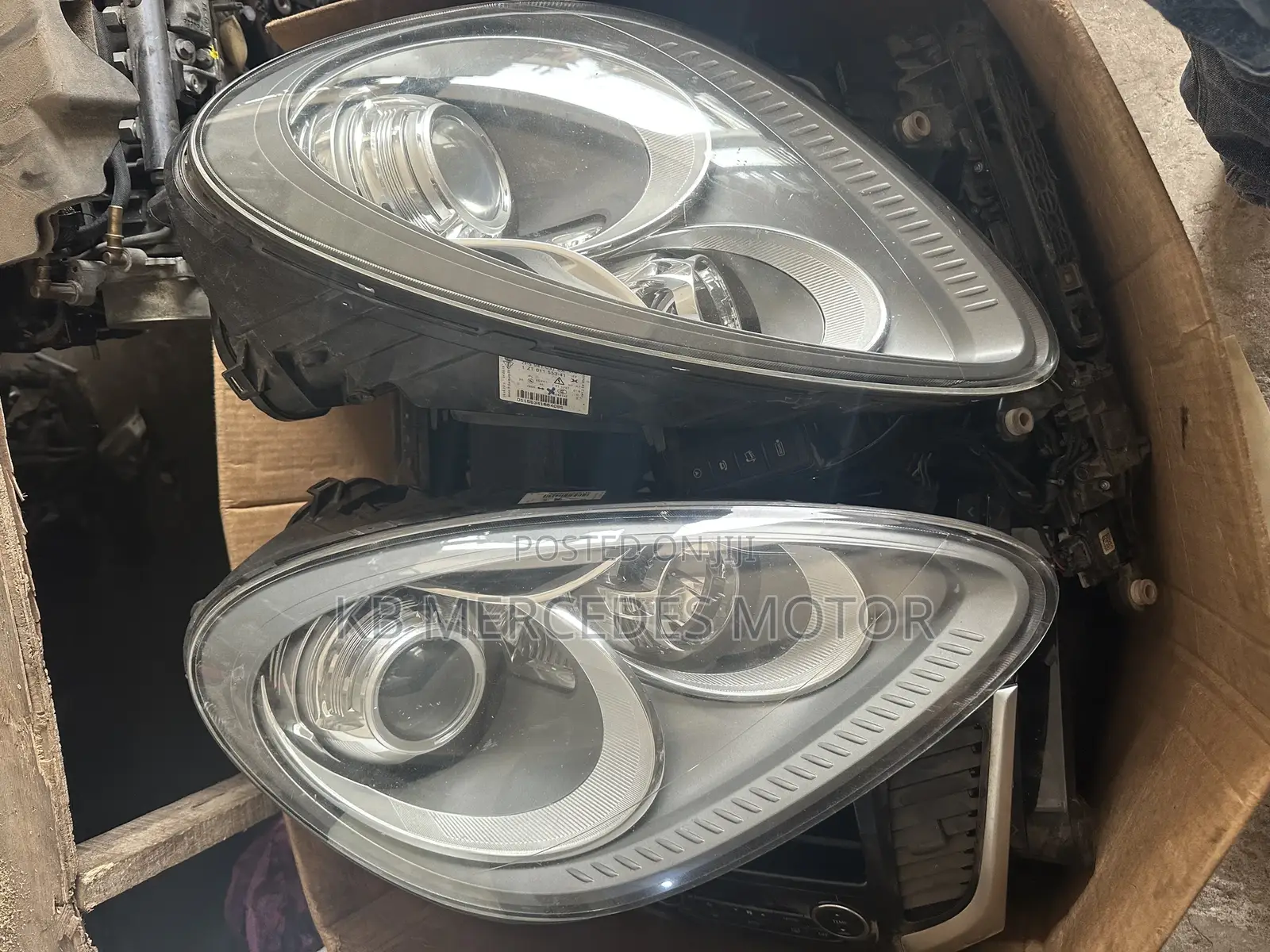 2011 2012 2013 2014 Porsche Cayenne Headlight Pair Available