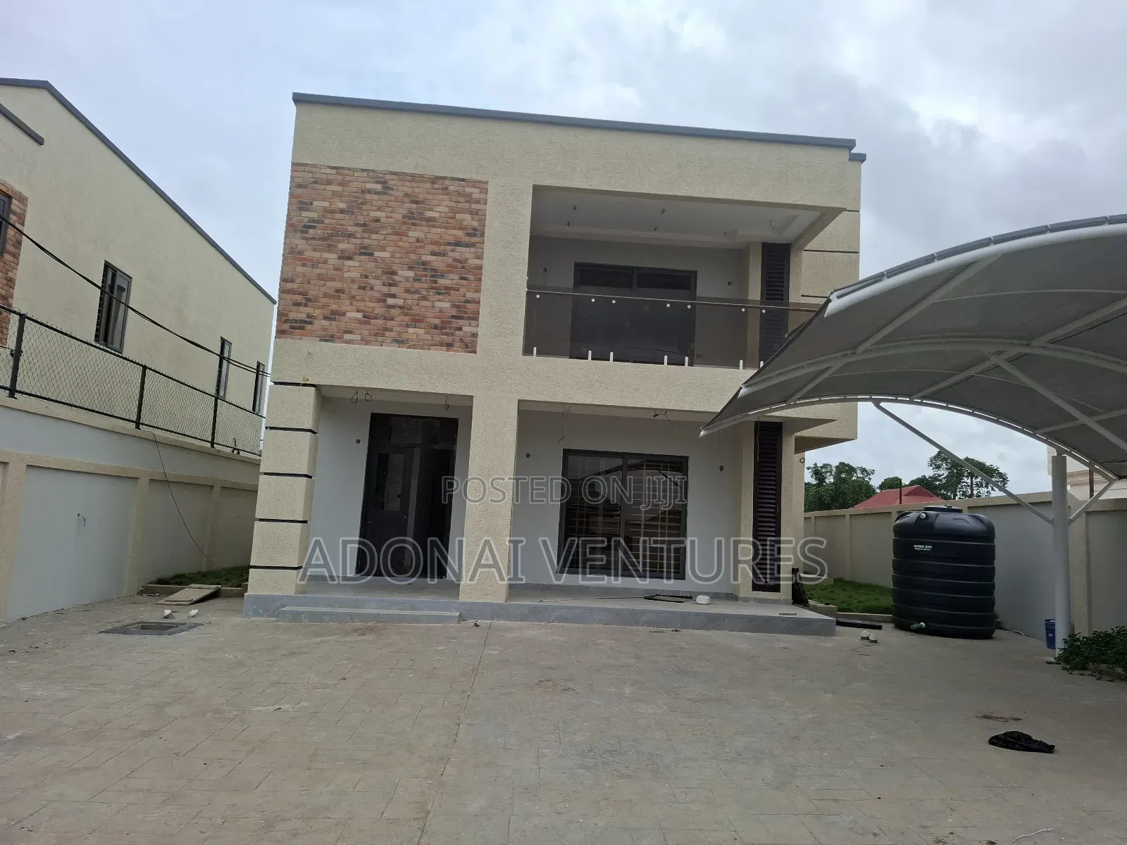 4bdrm House in Ahodwo Parakou, Kumasi Metropolitan for sale
