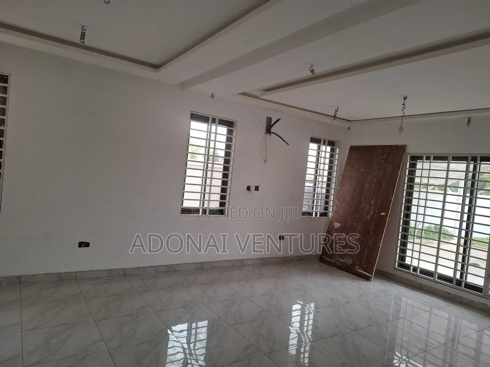 4bdrm House in Ahodwo Parakou, Kumasi Metropolitan for sale