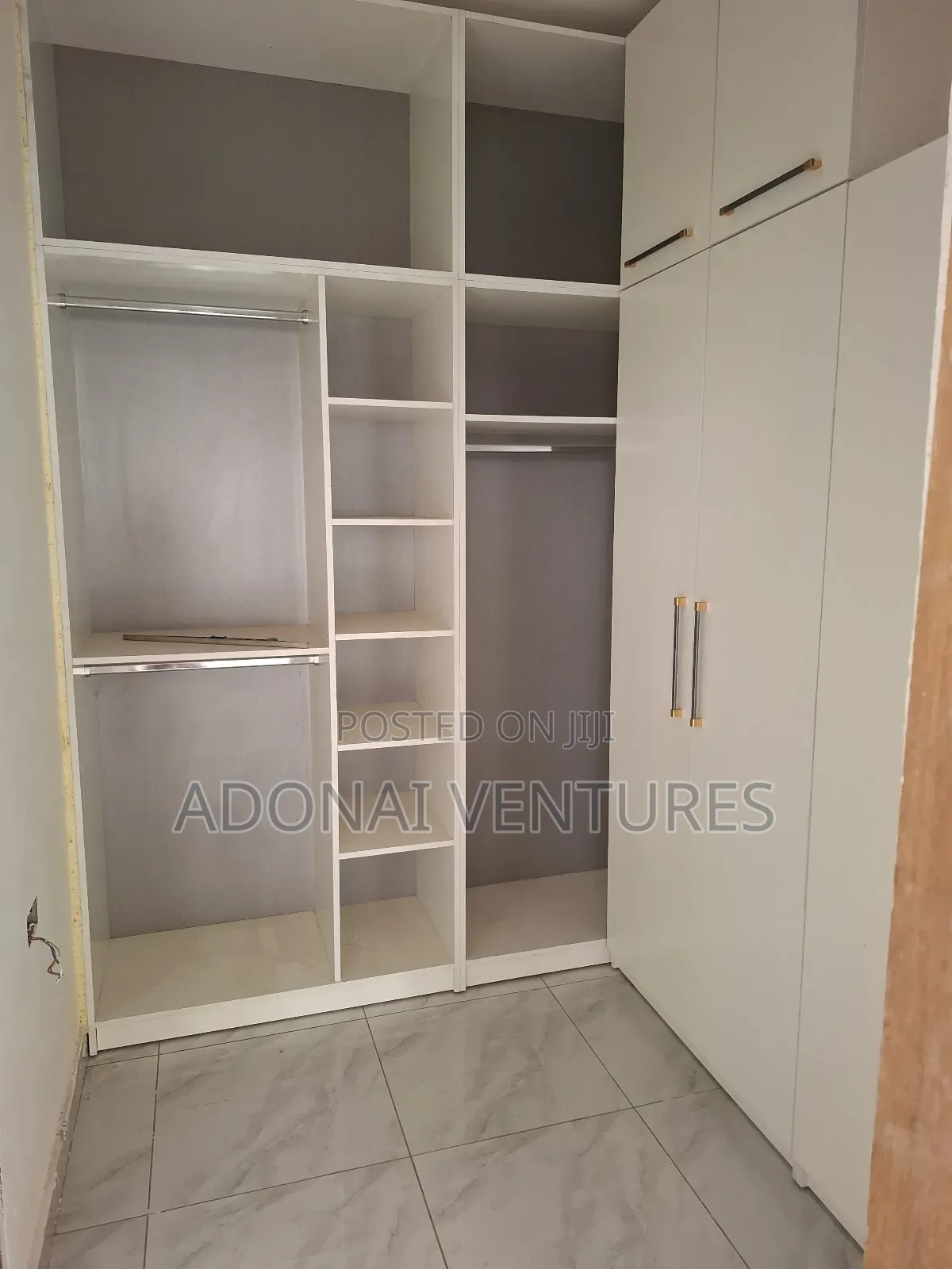 4bdrm House in Ahodwo Parakou, Kumasi Metropolitan for sale