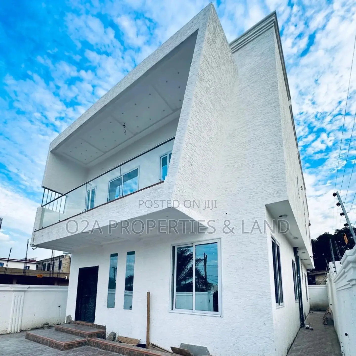 4bdrm House in Ashaley Botwe, Lake Side Estate for sale