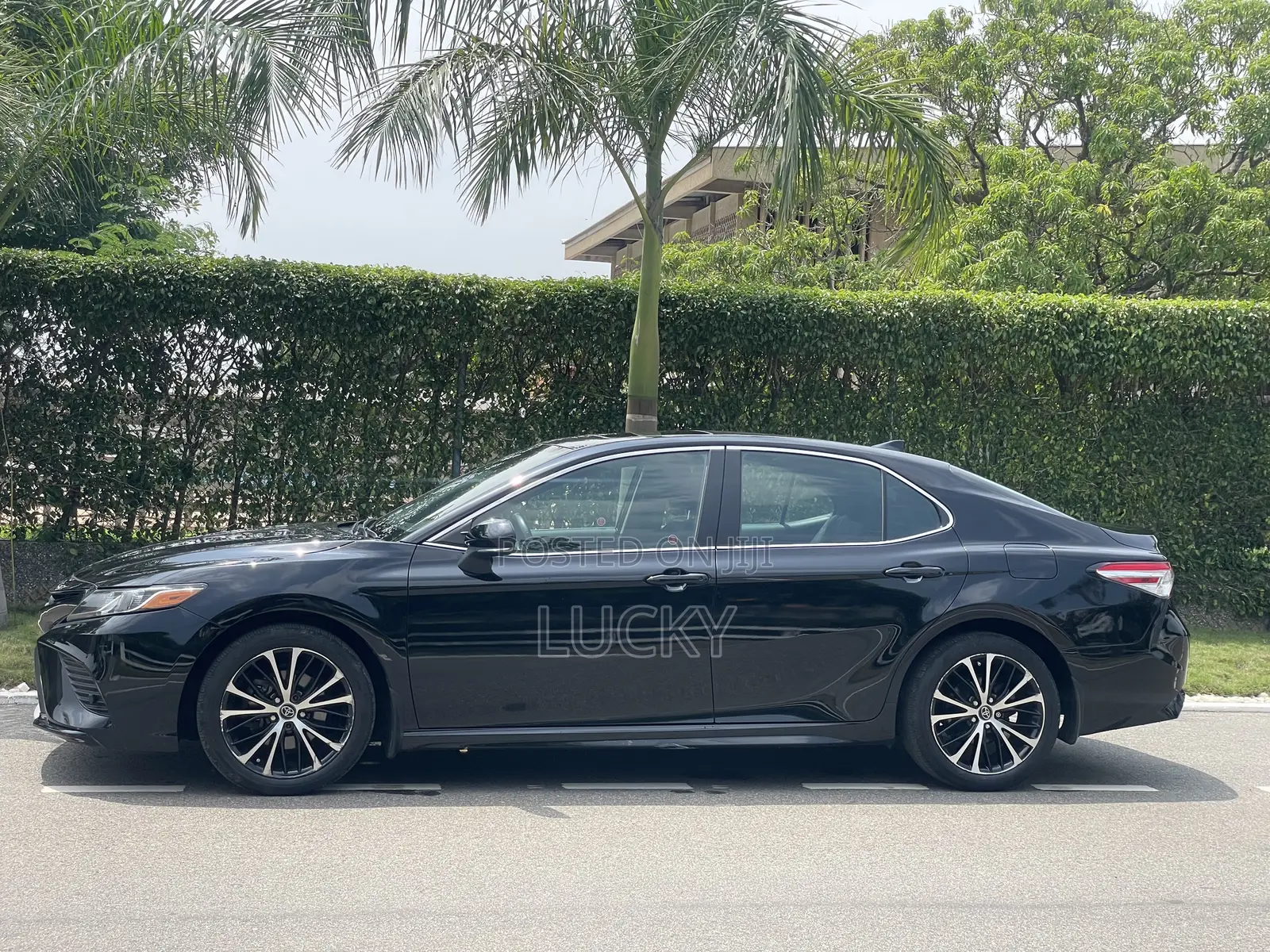 Toyota Camry SE FWD 2020 Black