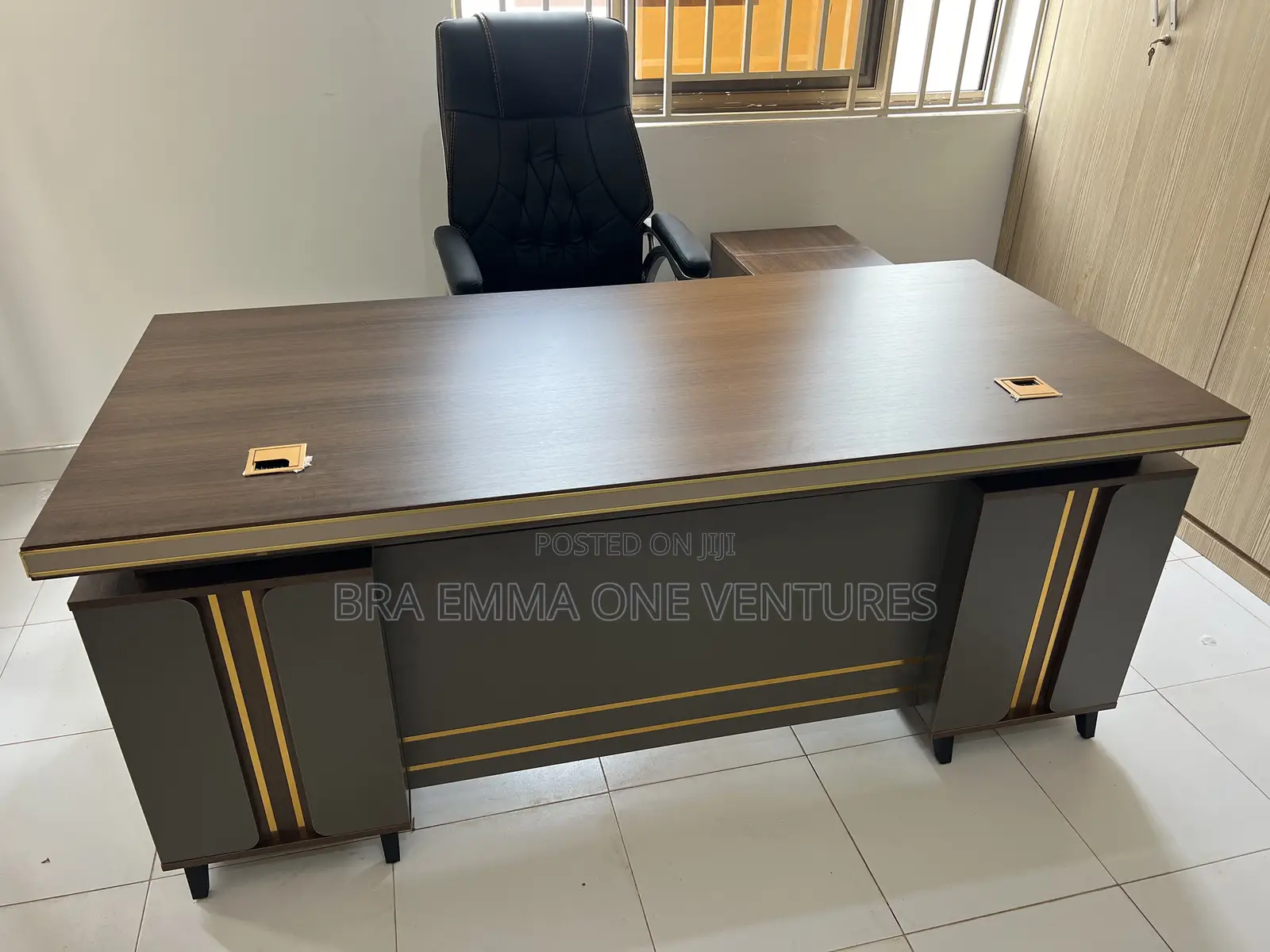 Executive L Shape Tabel With Leather Chair