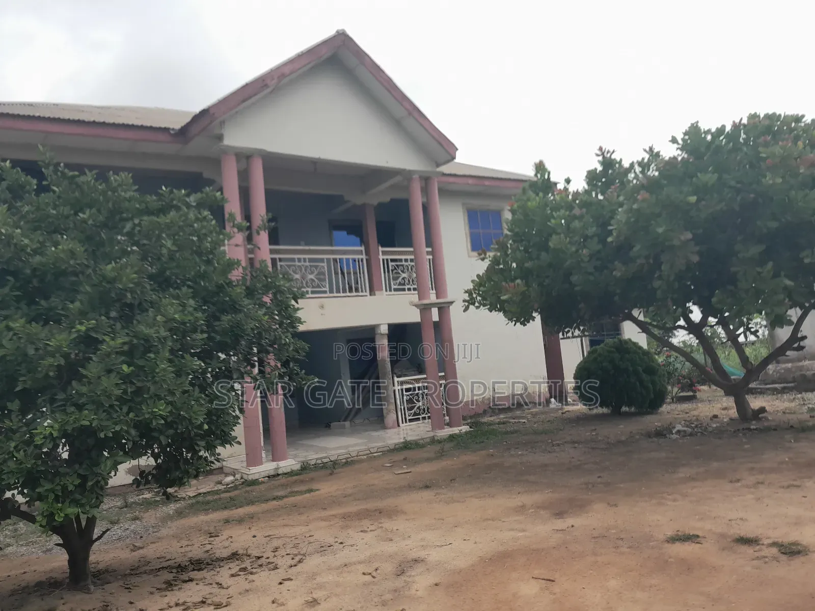 6bdrm House in Mampongteng Heman., Kumasi Metropolitan for sale