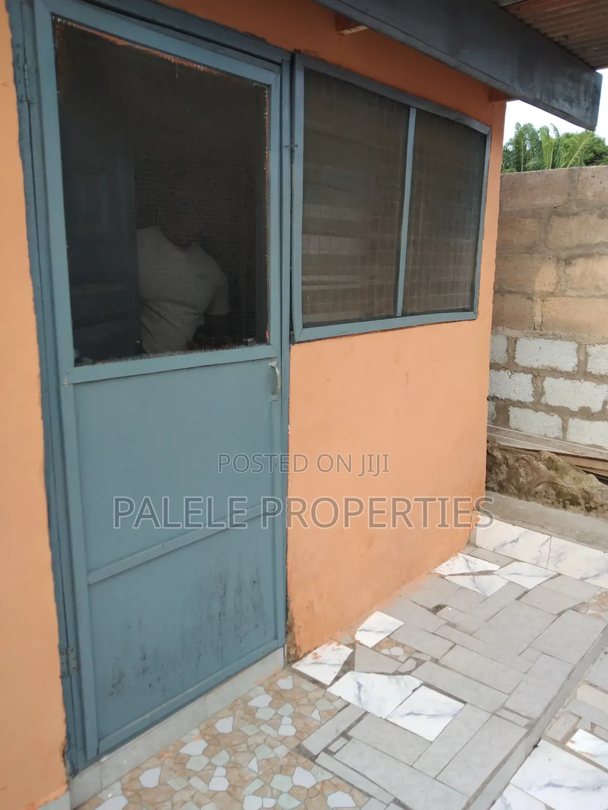 1bdrm House in Dansoman Exhibition for rent
