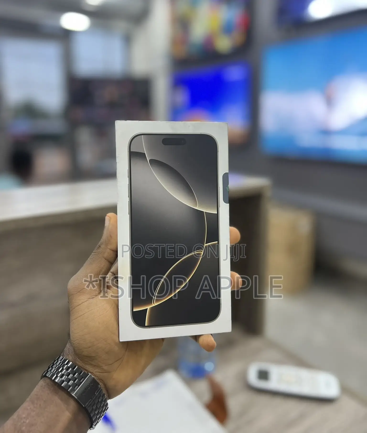 New Apple iPhone 16 Pro Max 256 GB Gold