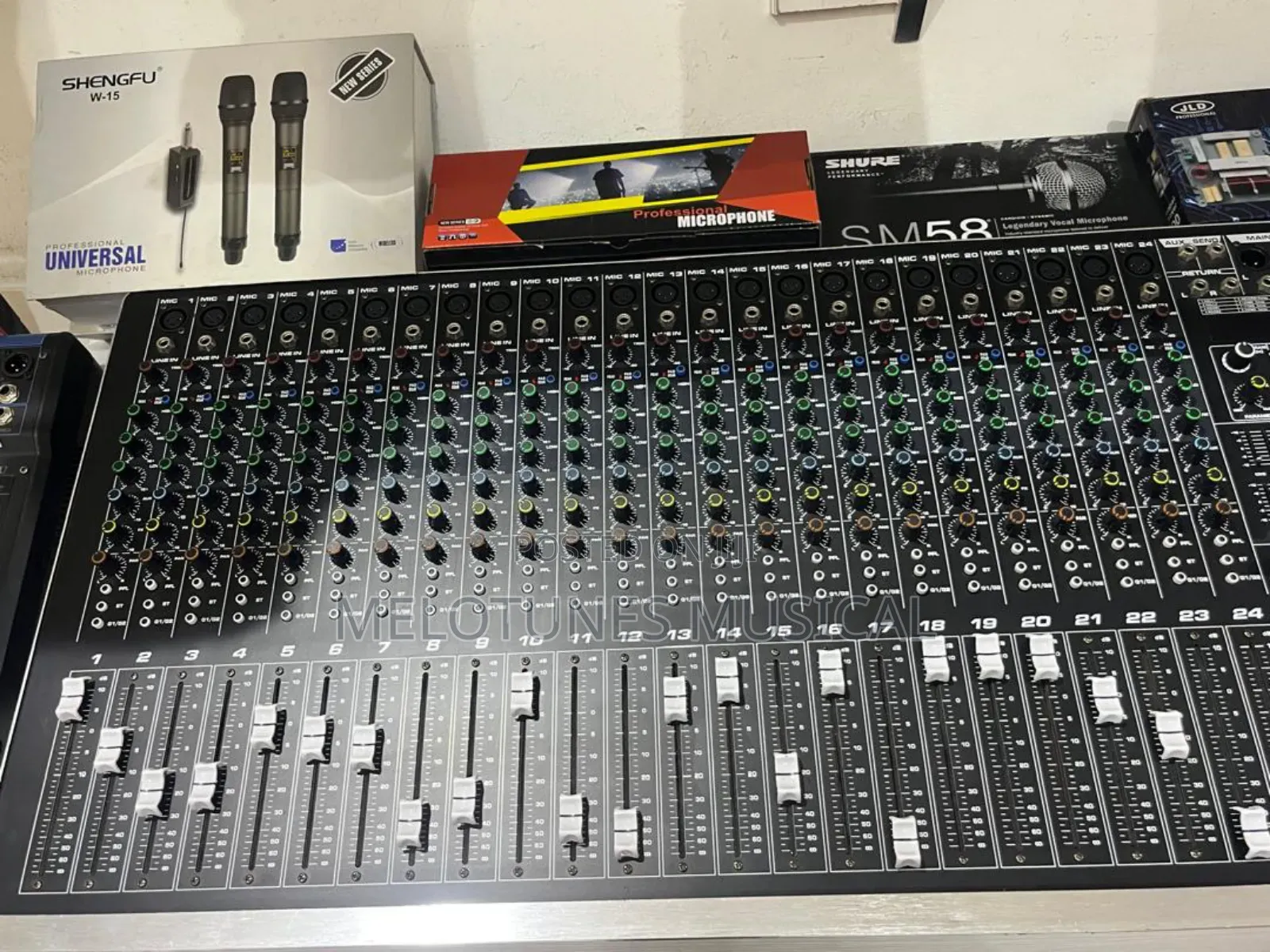 Yamaha SMX-2400 24channel Professional Mixer