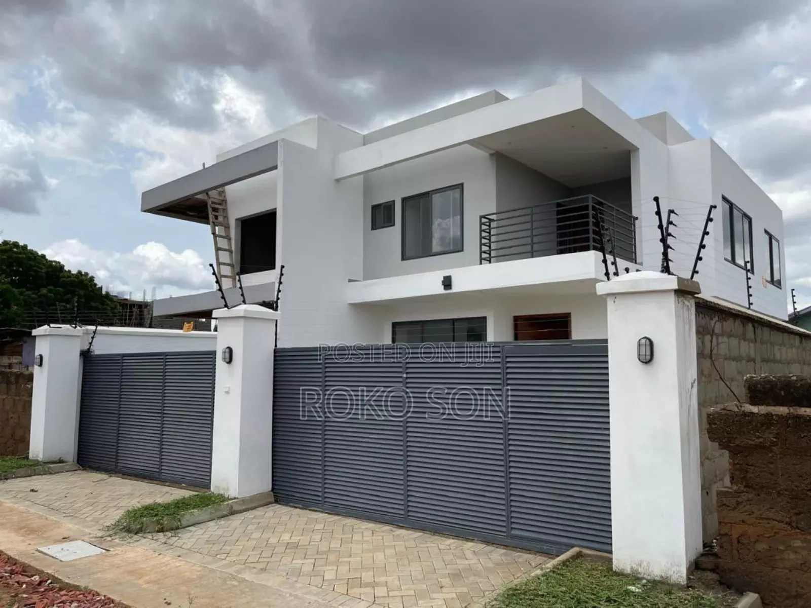 4bdrm Duplex in Dr Roko, North Legon for sale