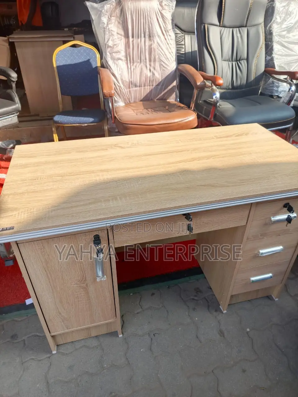 1.2 Office Desk
