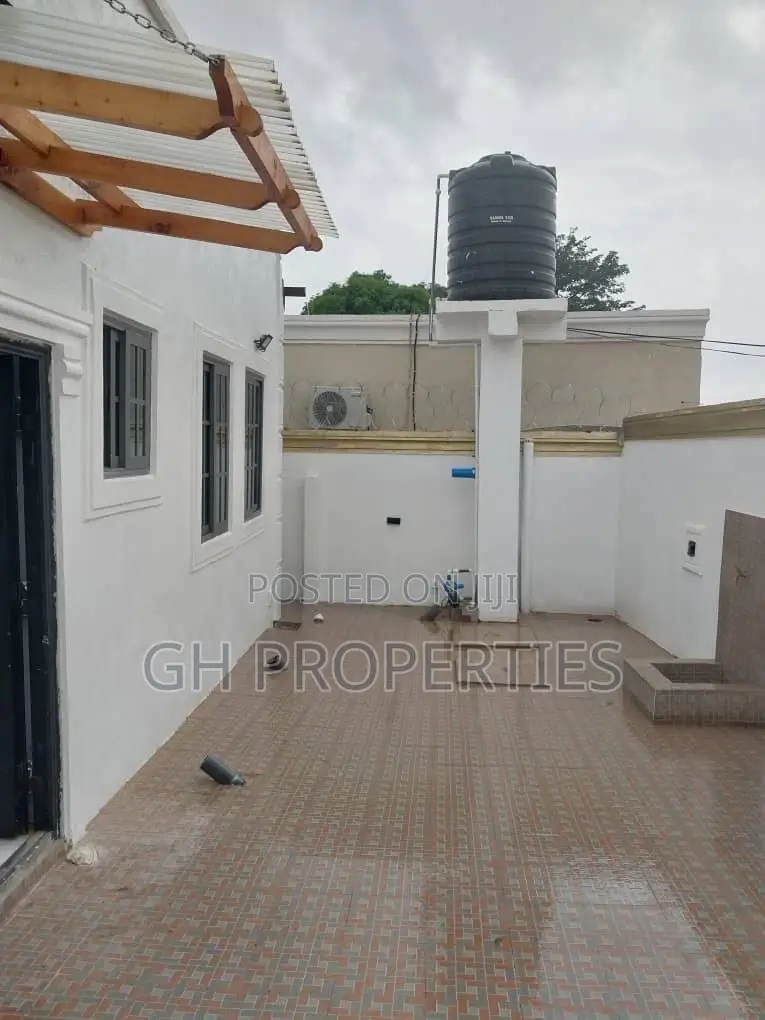3bdrm House in Asokore Pakoso, Kumasi Metropolitan for sale