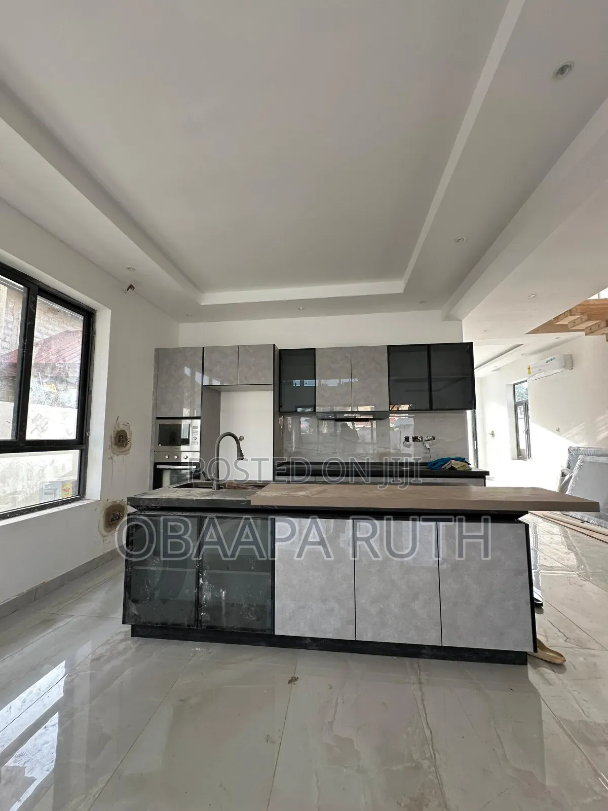 4bdrm Duplex in Adjiriganor for sale