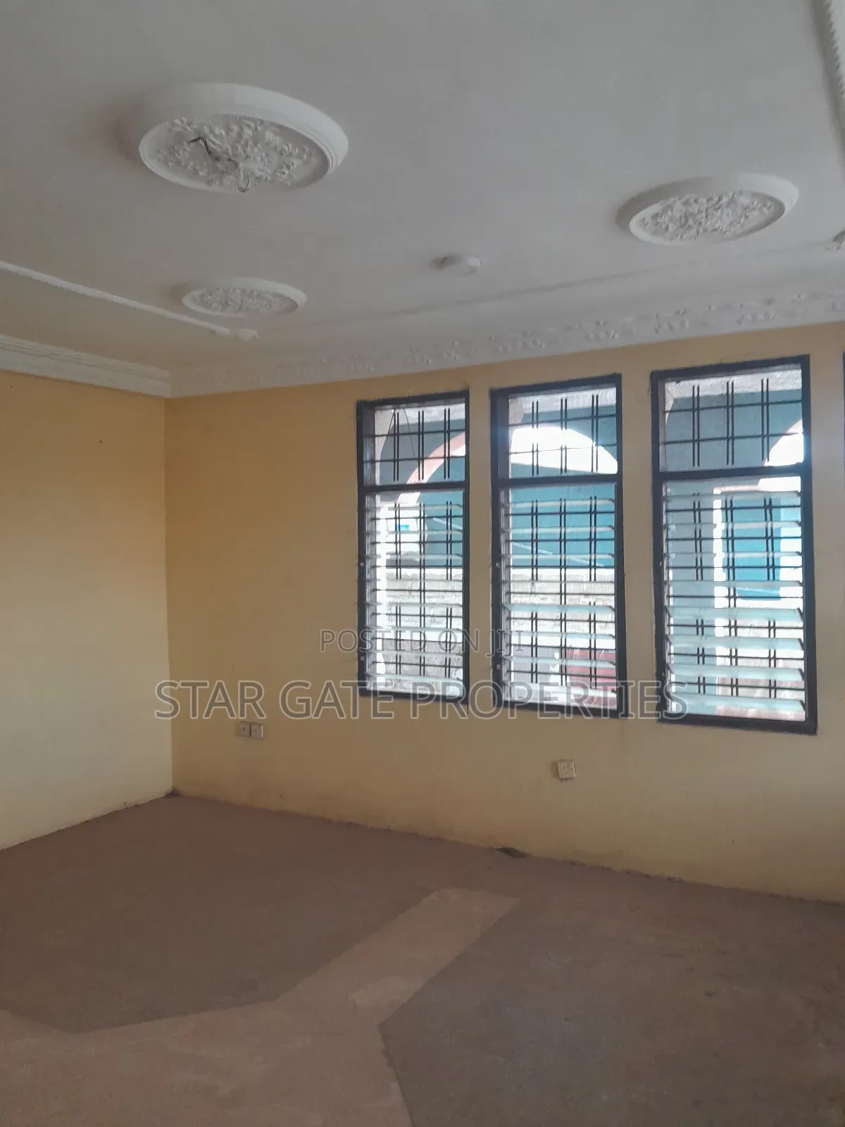 6bdrm House in Atasomanso, Kumasi Metropolitan for sale