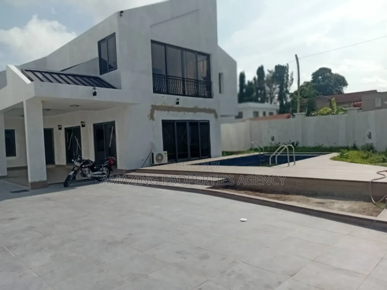 4bdrm House in Airport Residential Area for rent