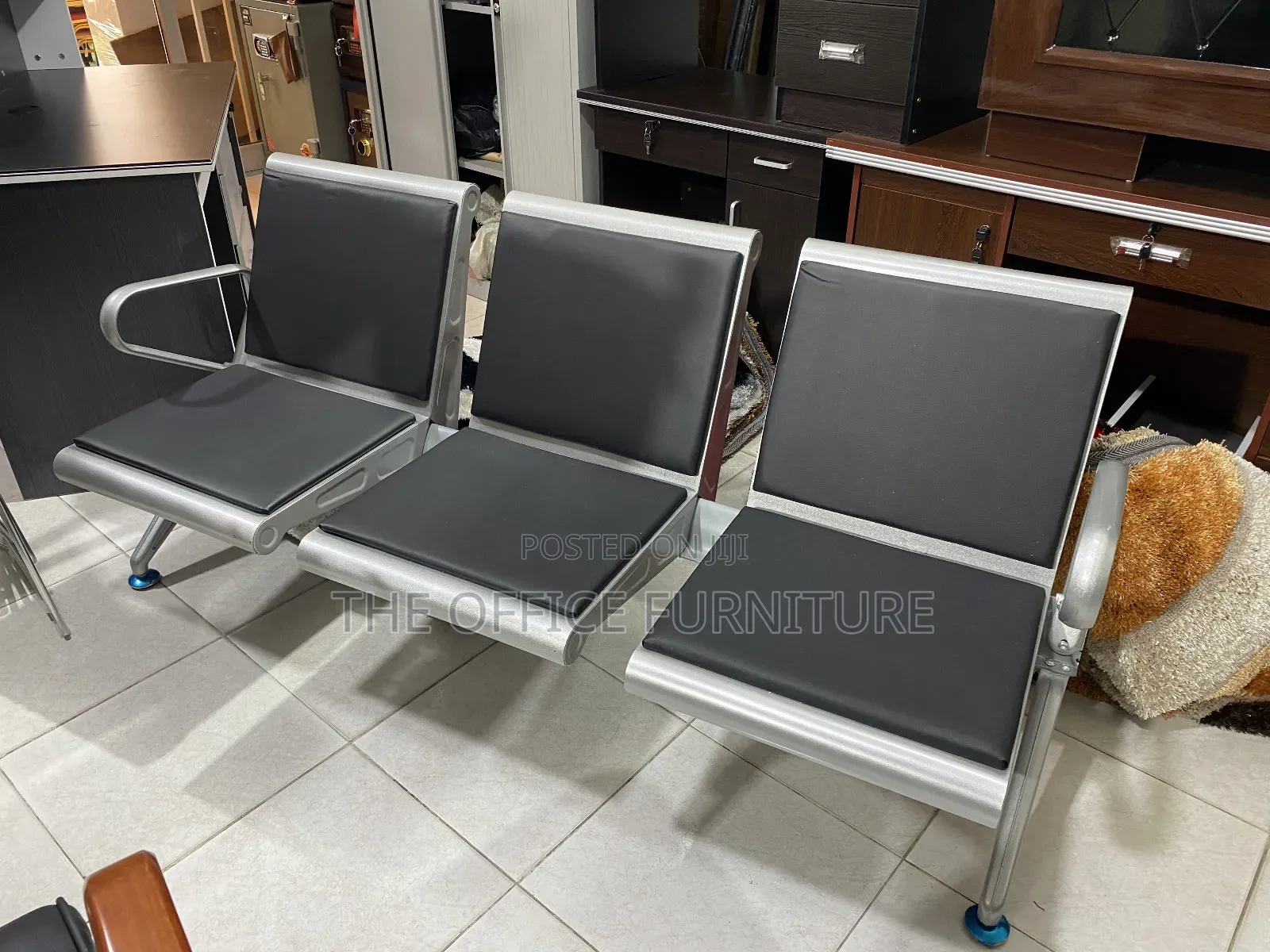 Leathered 3in1 Waiting Chair