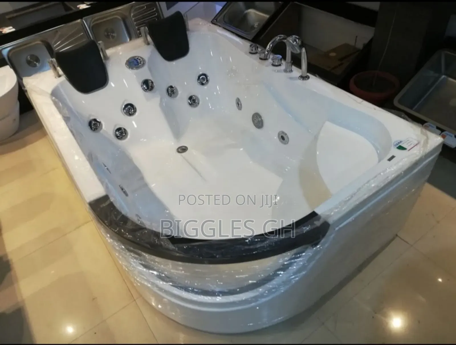 Double Jacuzzi Bathtub With Massager and Bluetooth