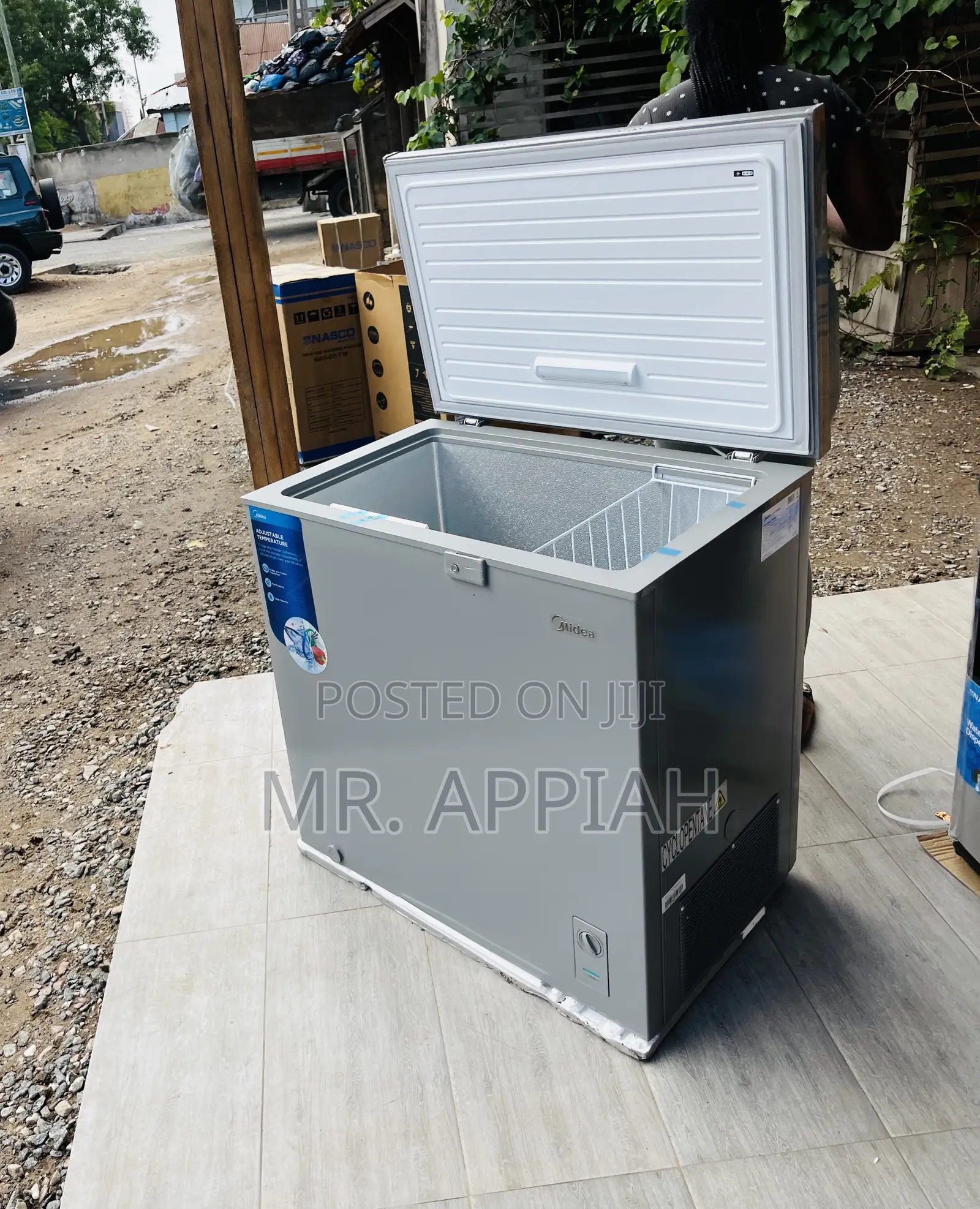Effortless Chilling Midea 200 Liters Chest Freezer(Gray).