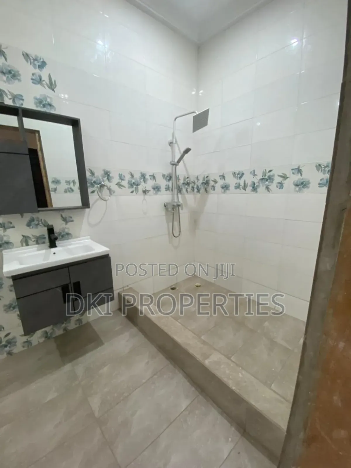 4bdrm House in Dki Properties, East Legon for sale