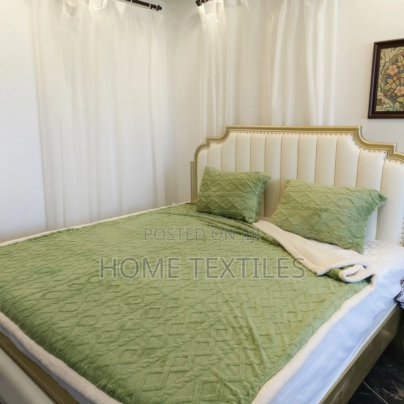 Green Reversible Sherpa Blanket With 2 Pillow Cases