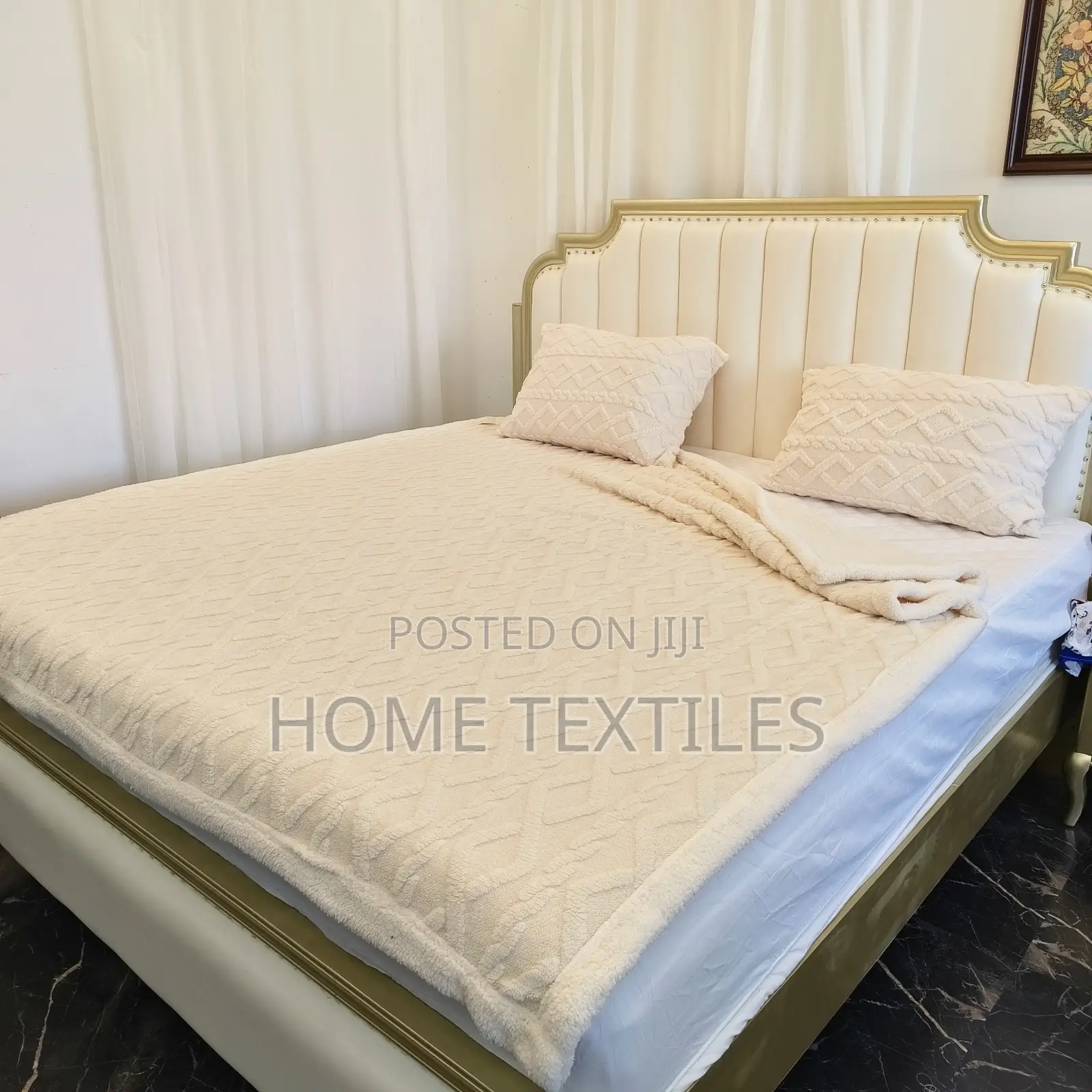 Offwhite Reversible Sherpa Blanket With 2 Pillowcases