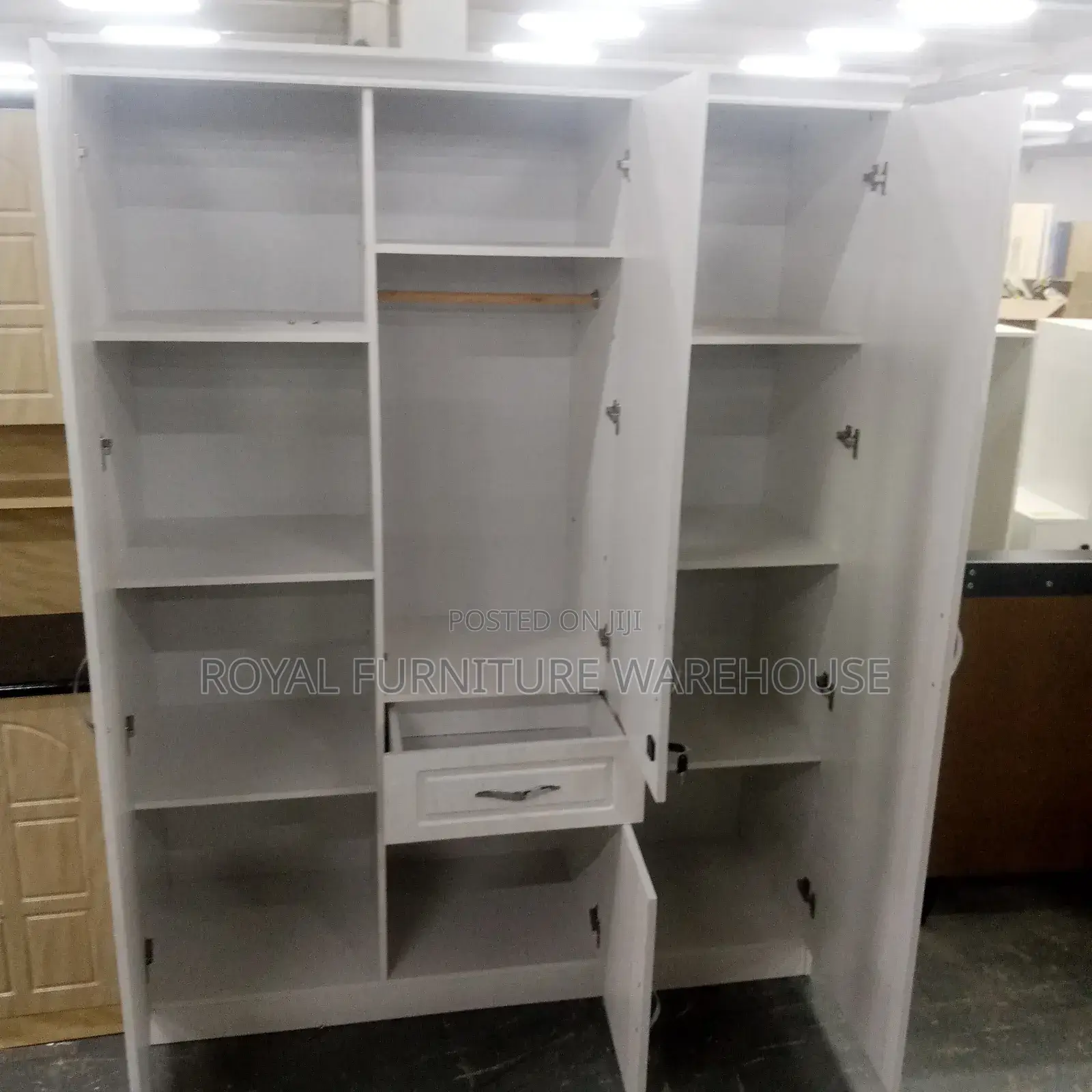 Larger Size 3 Doors Wardrobe