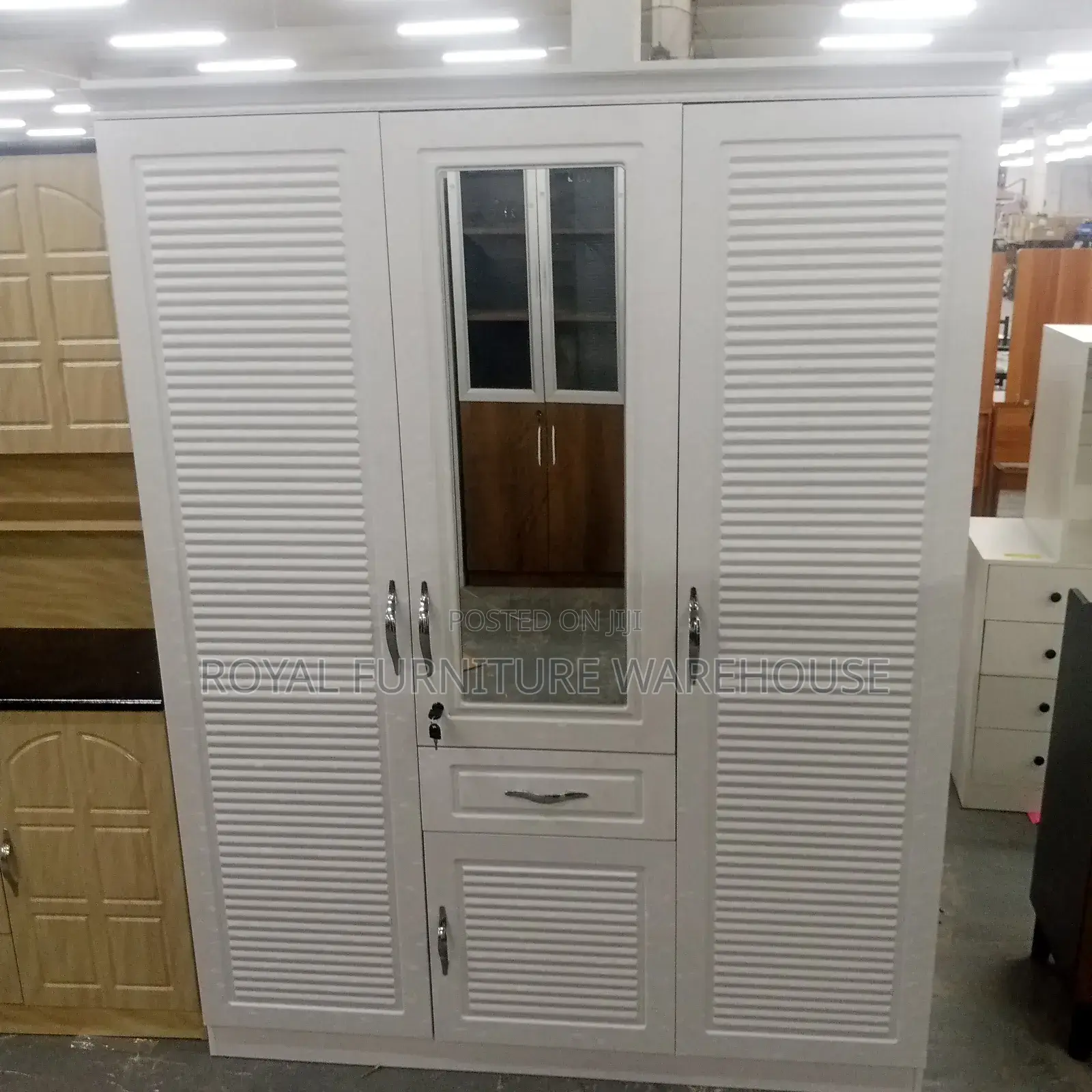 Larger Size 3 Doors Wardrobe
