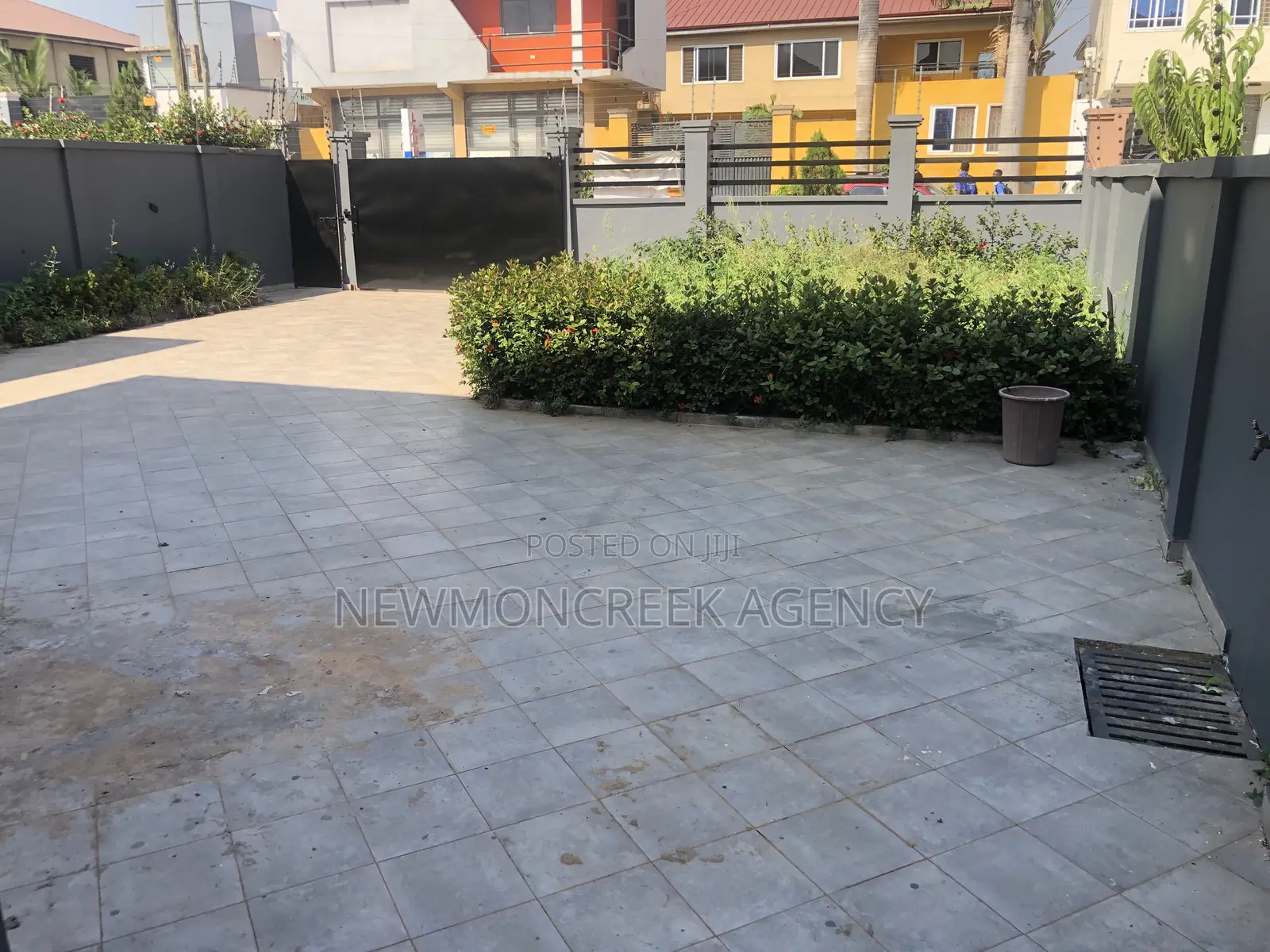 4bdrm Duplex in Lakeside Estates, Accra Metropolitan for rent