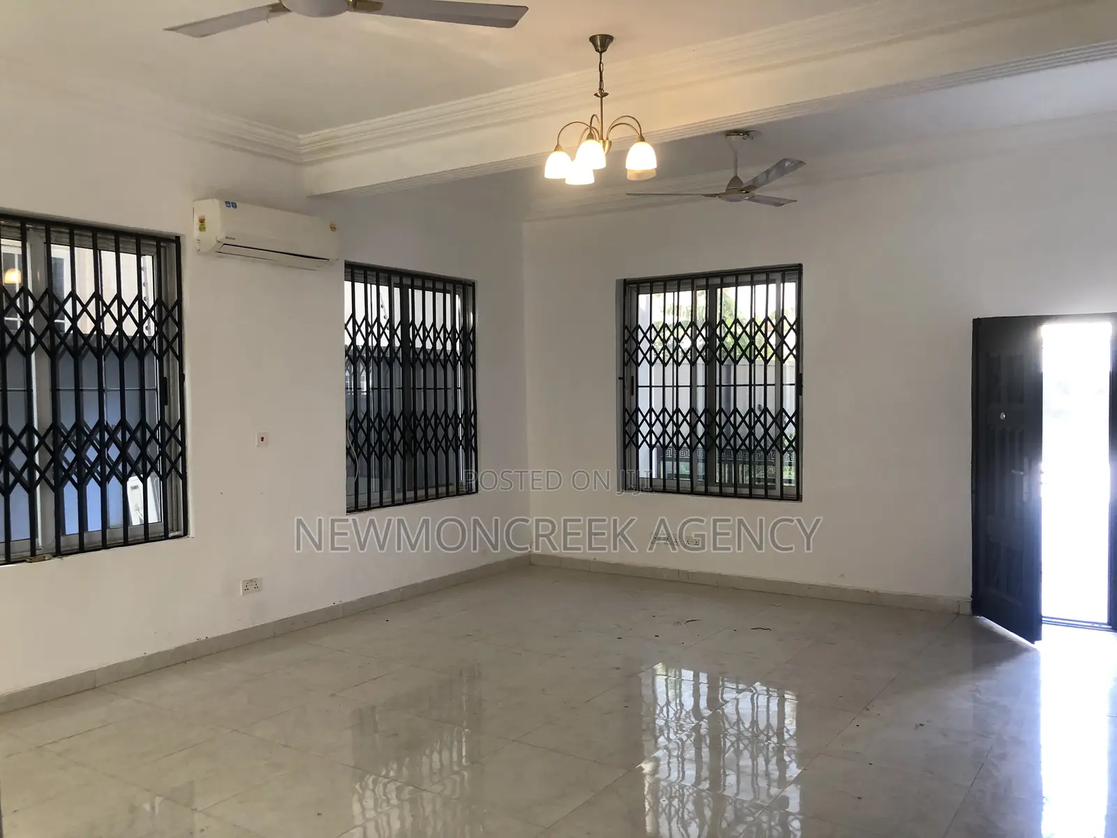 4bdrm Duplex in Lakeside Estates, Accra Metropolitan for rent