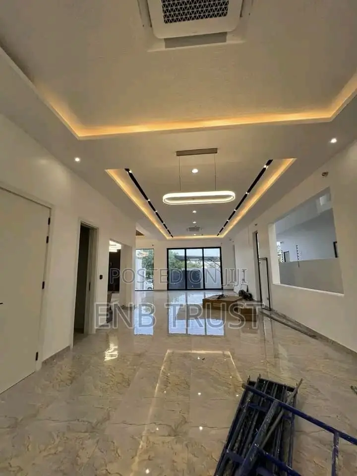 4bdrm House in Ashaley Botwe, School Junction for sale