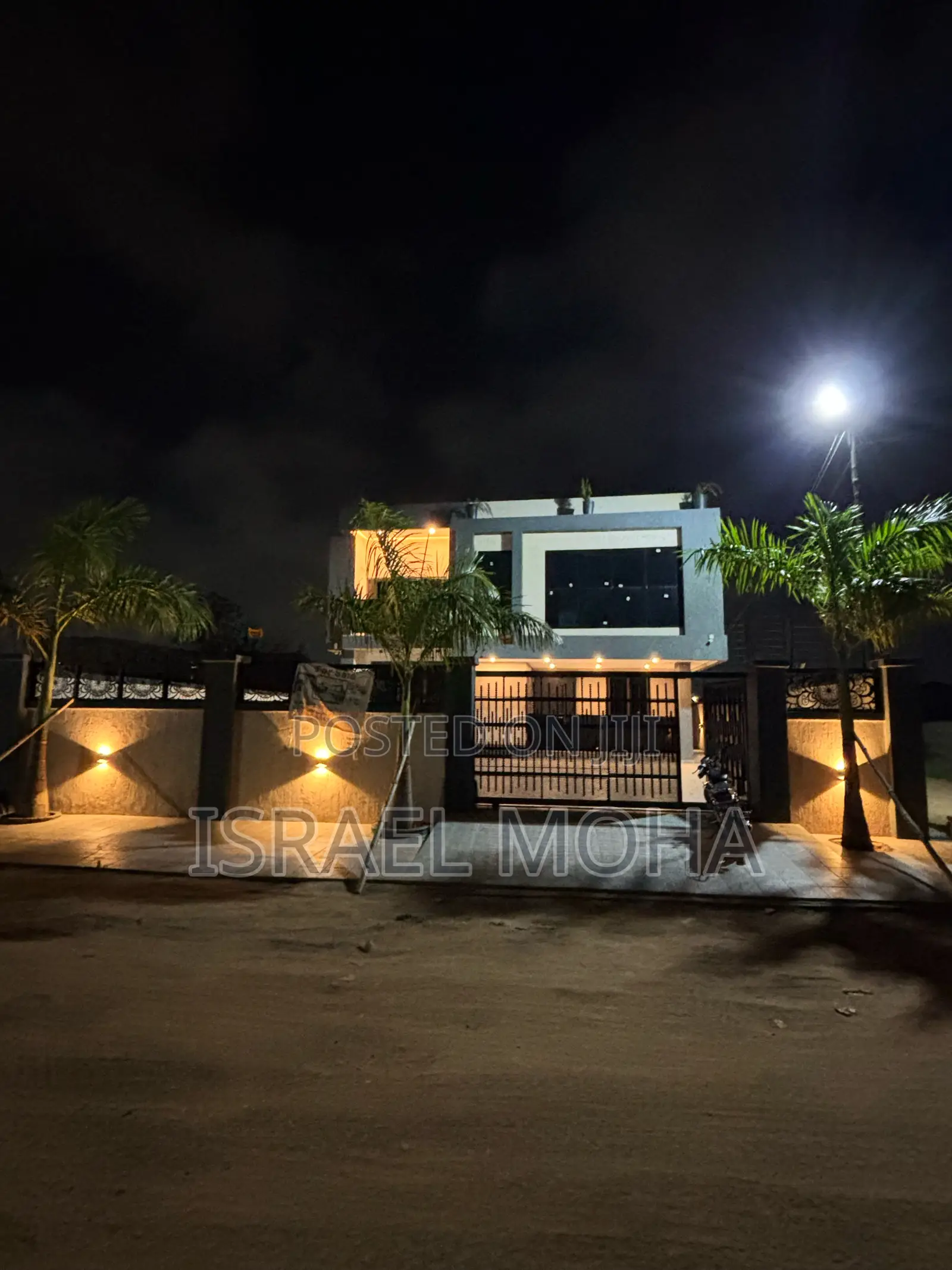 Executive Four Bedrooms Duplex House for Sale Lakeside Estat